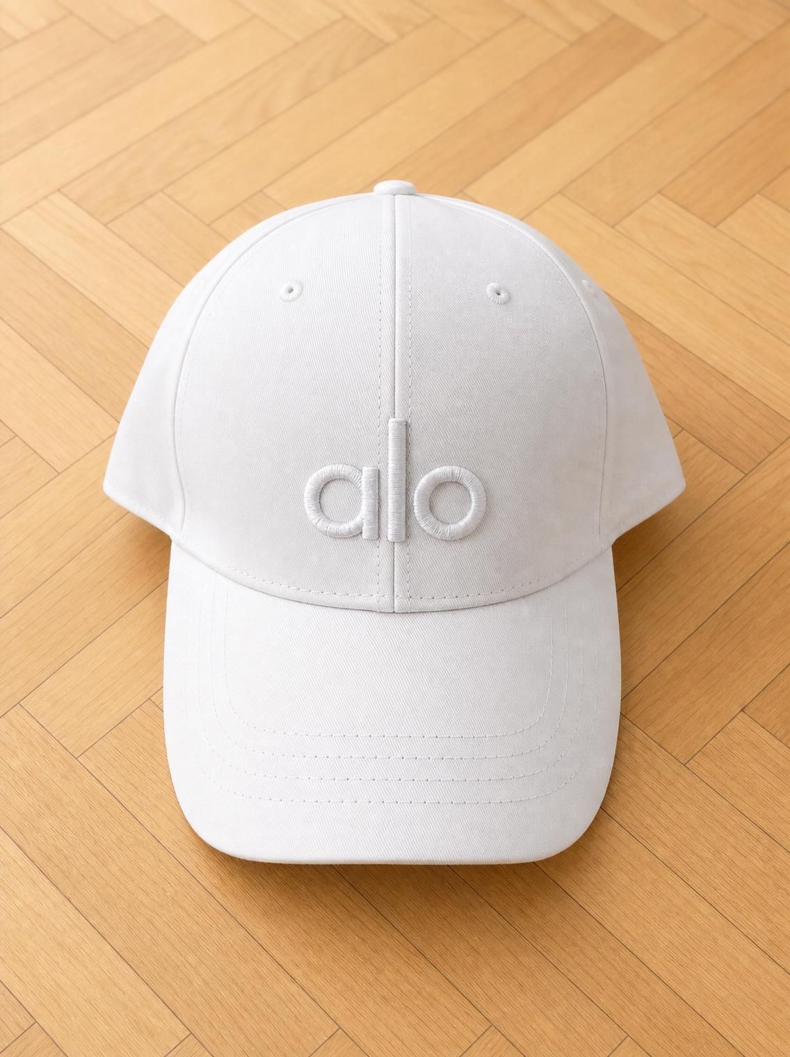 Baseball cap: the same item enhanced by Vintefy (Studio mode)