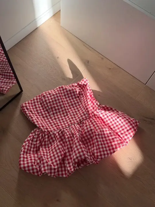 Gingham skirt, the phone photo