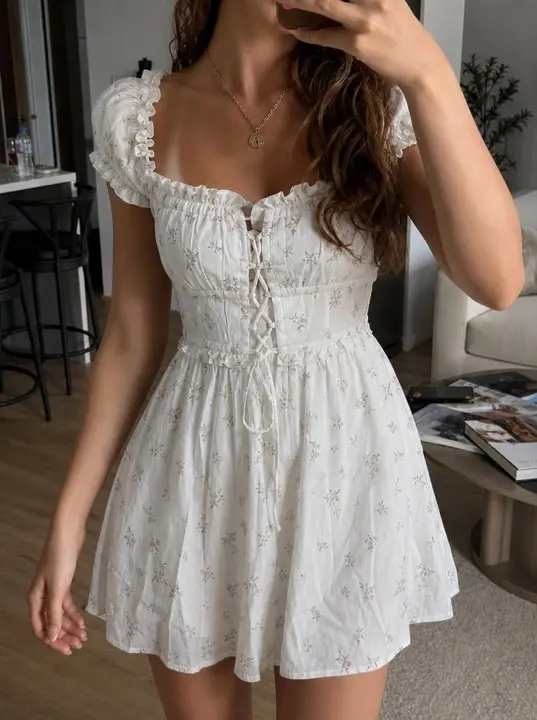 Example: White floral dress, Clone mode