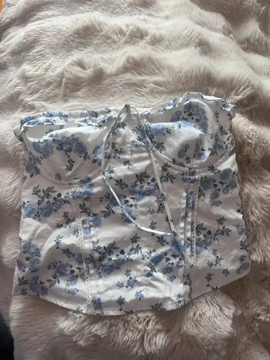 Floral corset top, the phone photo